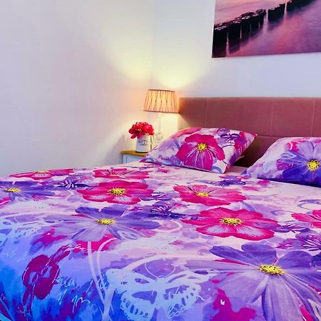 Double A Split Apartment ภายนอก รูปภาพ
