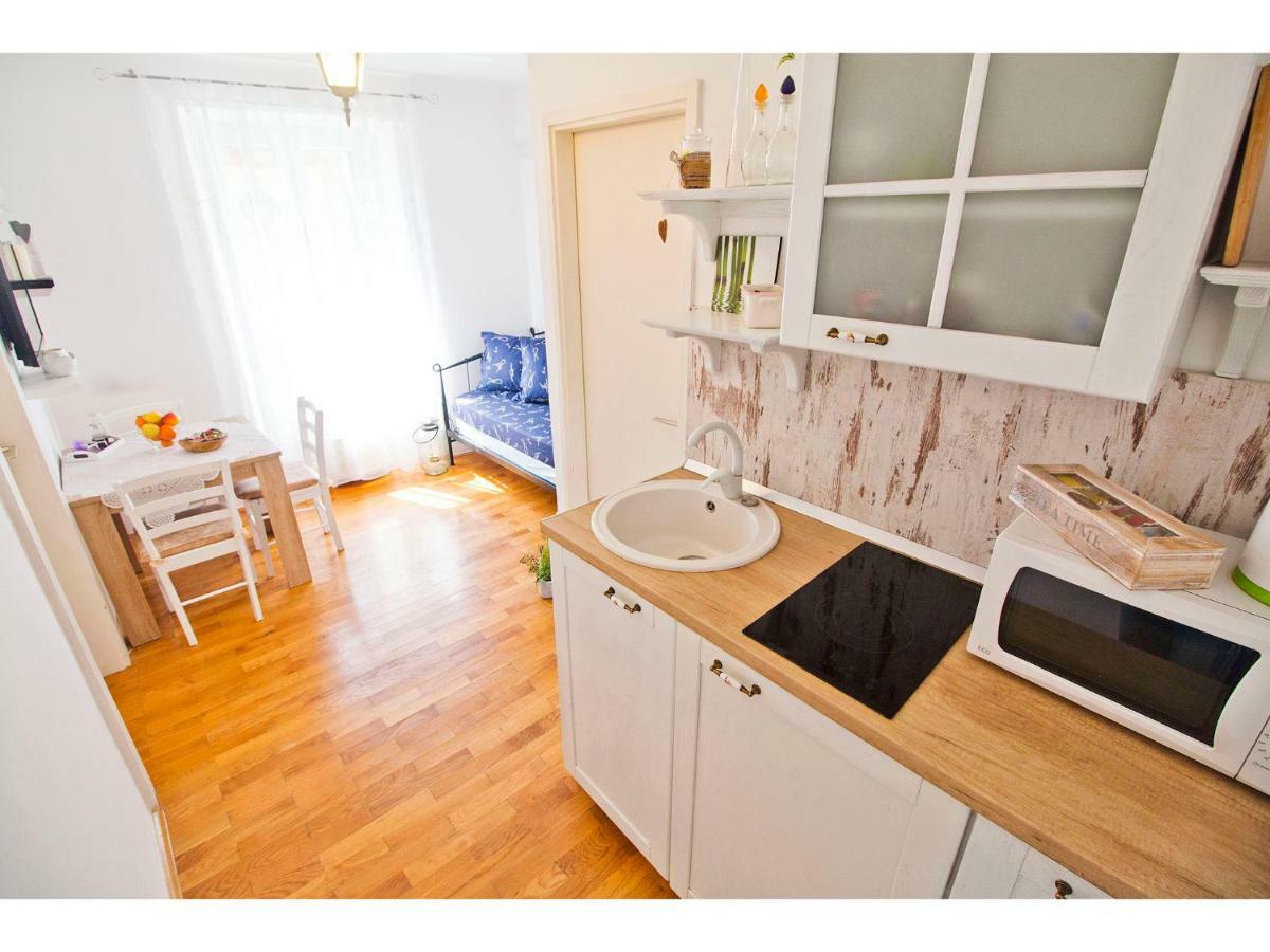 Double A Split Apartment ภายนอก รูปภาพ