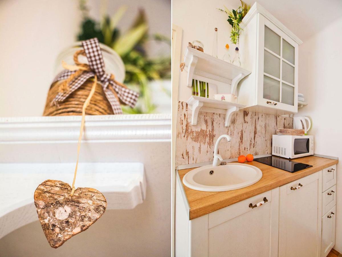 Double A Split Apartment ภายนอก รูปภาพ