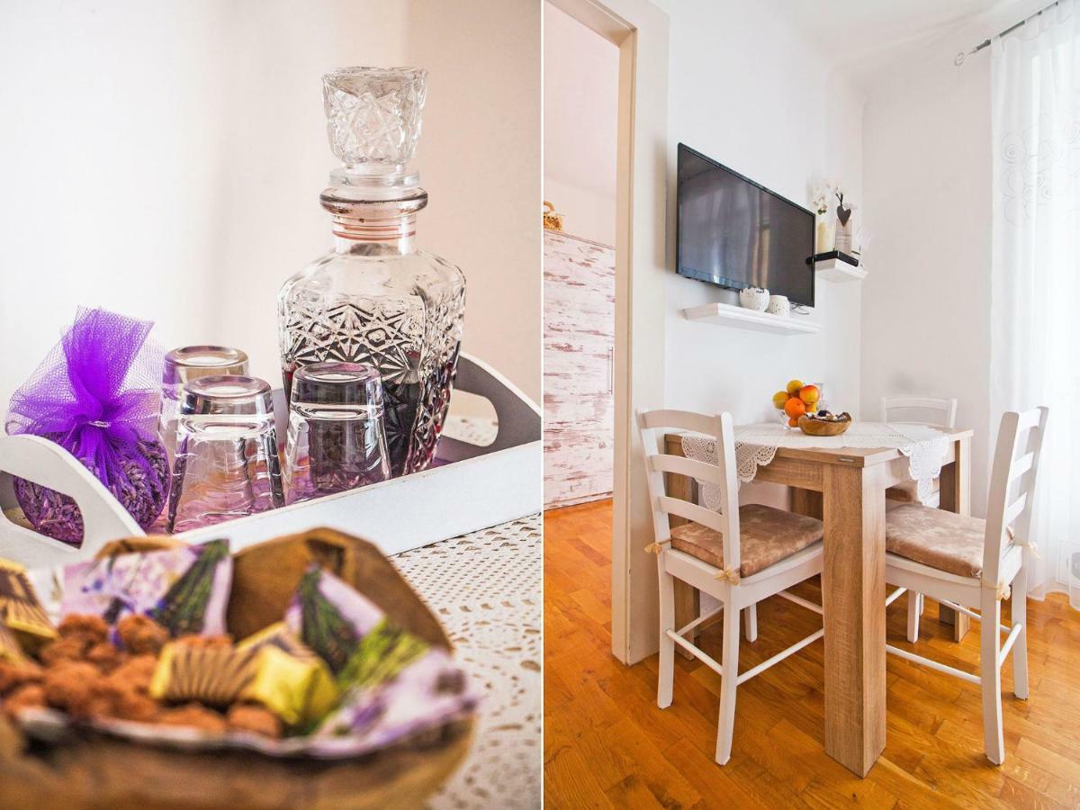 Double A Split Apartment ภายนอก รูปภาพ