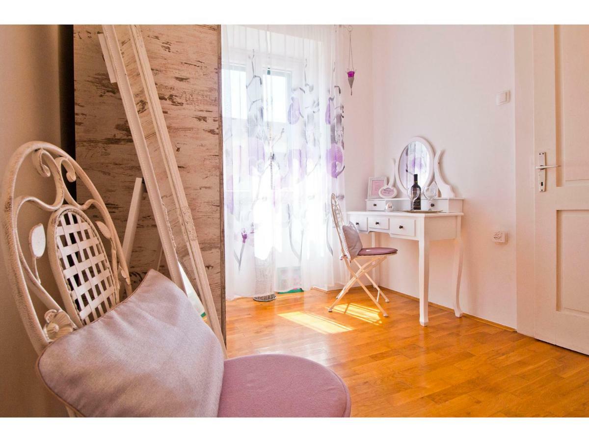 Double A Split Apartment ภายนอก รูปภาพ