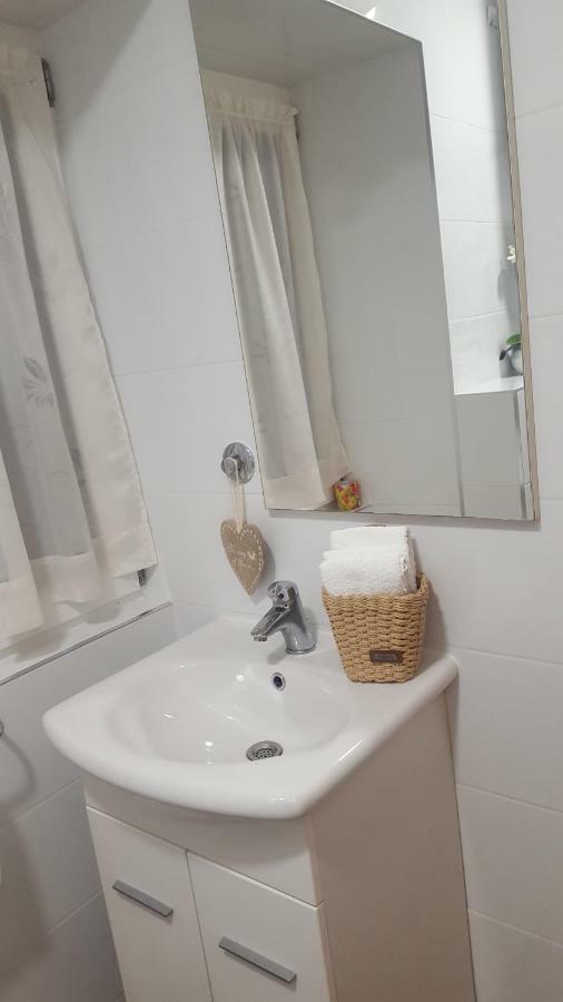 Double A Split Apartment ภายนอก รูปภาพ