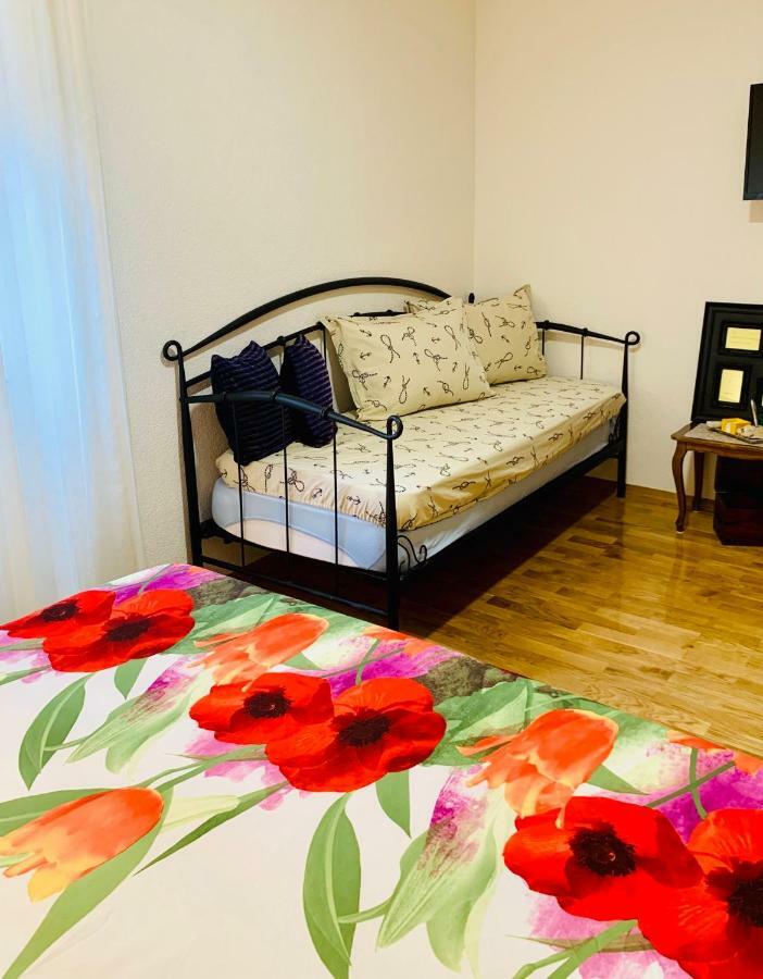 Double A Split Apartment ภายนอก รูปภาพ