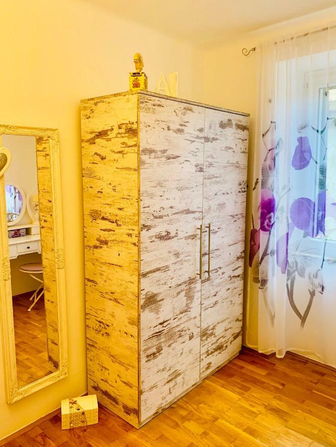 Double A Split Apartment ภายนอก รูปภาพ