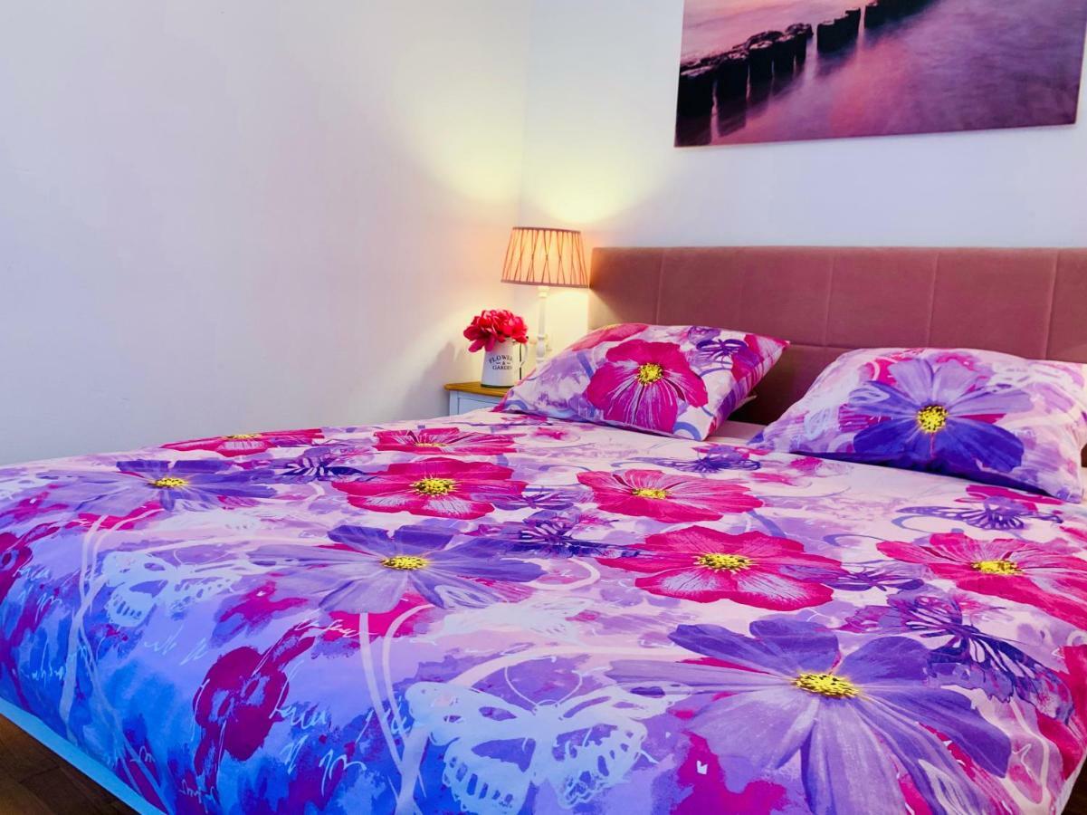 Double A Split Apartment ภายนอก รูปภาพ