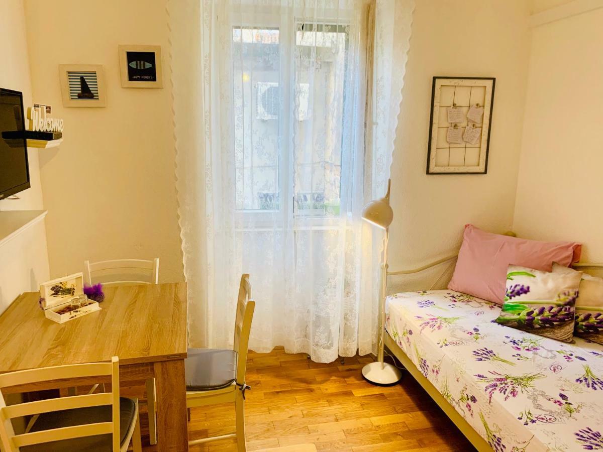 Double A Split Apartment ภายนอก รูปภาพ
