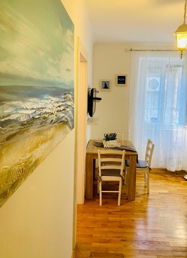 Double A Split Apartment ภายนอก รูปภาพ